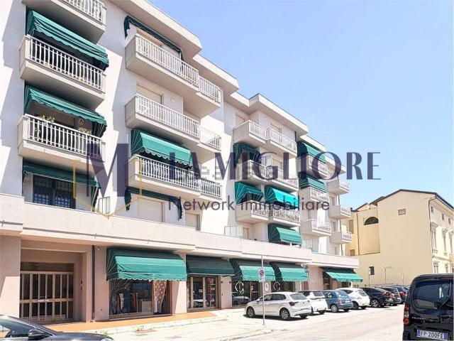 Locale in vendita di 200 m² in Via Francesco Franceschini, 39