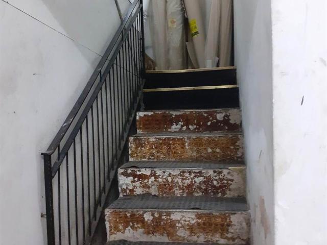 Locale in vendita di 200 m² in Via Indipendenza, 52