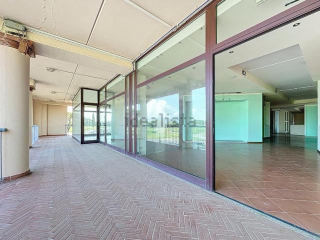 Locale in vendita di 200 m² in Via Livornese Est