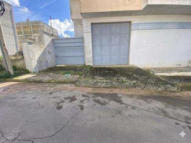 Locale in vendita di 200 m² in Via Lucania