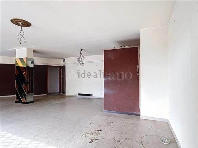 Locale in vendita di 200 m² in Via Luigi Canepa