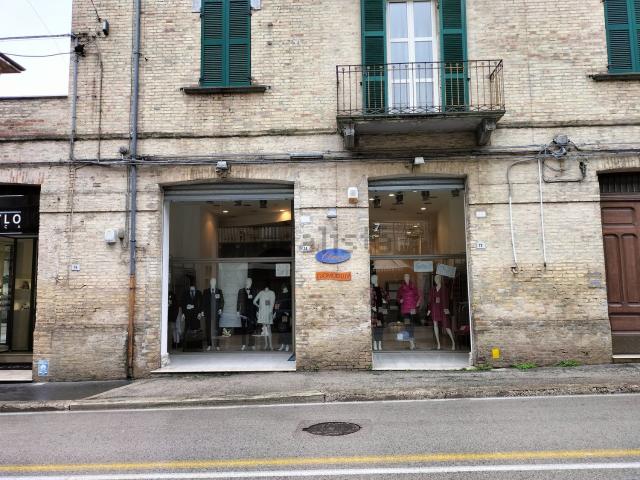 Locale in vendita di 200 m² in Via Luigi de Crecchio, 74