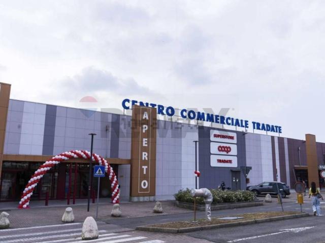 Locale in vendita di 200 m² in Via Monte San Michele, 71