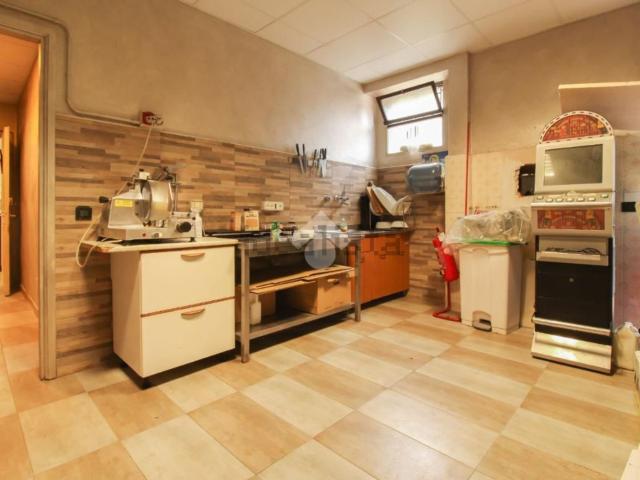Locale in vendita di 200 m² in Via Marco Polo, 1