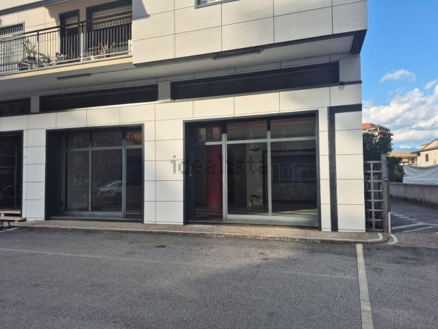 Locale in vendita di 200 m² in Via Marco Tullio Cicerone