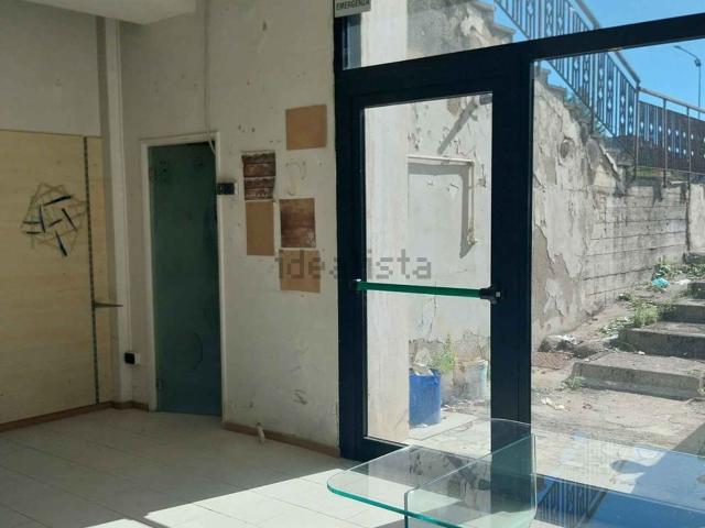 Locale in vendita di 200 m² in Via Messina, 149
