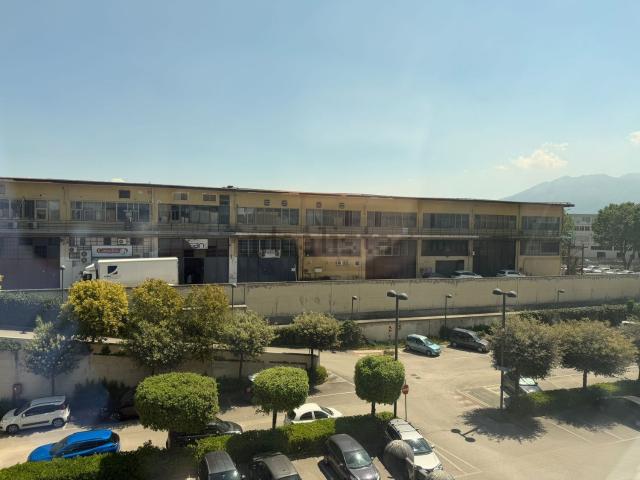 Locale in vendita di 200 m² in Via Napoli, 1