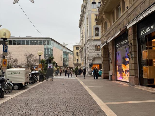 Locale in vendita di 200 m² in Via San Fermo