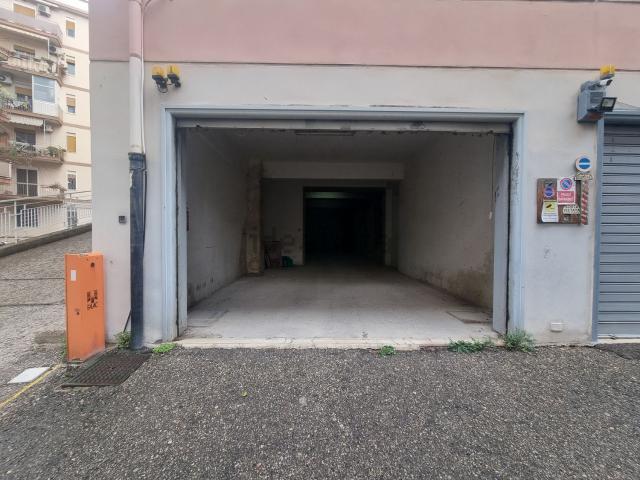 Locale in vendita di 200 m² in Via Santa Marta, 316