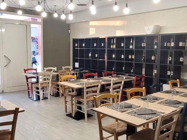Locale in vendita di 200 m² in Via Sarnano, 5