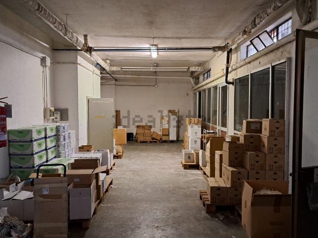 Locale in vendita di 200 m² in Via Potenza