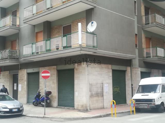 Locale in vendita di 200 m² in Via Polibio, 22