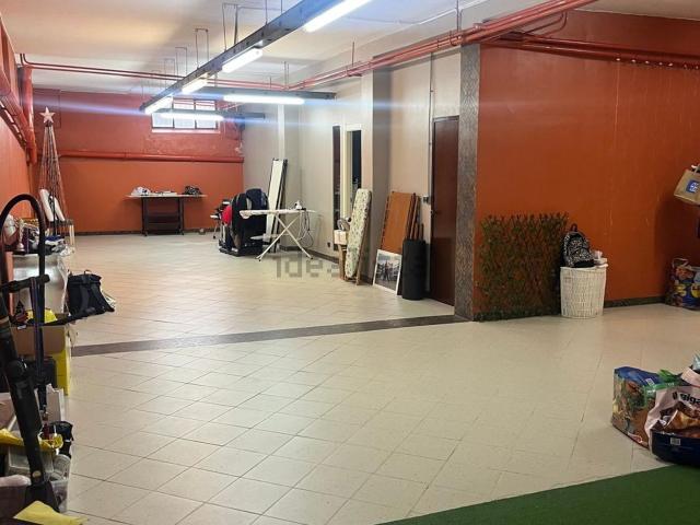Locale in vendita di 200 m² in Via Privata Carlo Innocenzo Frugoni