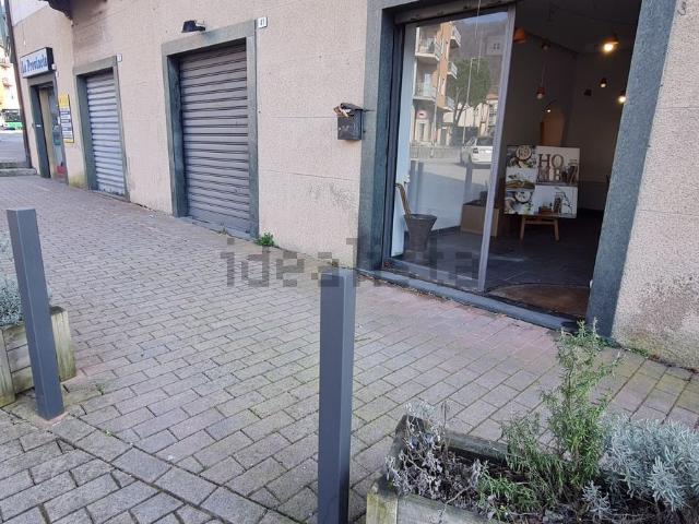 Locale in vendita di 200 m² in Via Provinciale, 41