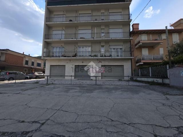 Locale in vendita di 200 m² in Via Roma, 80