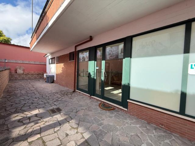 Locale in vendita di 200 m² in Via Venezia, 121