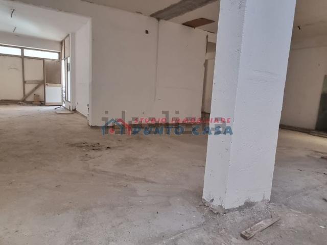 Locale in vendita di 200 m² in Via Vespri