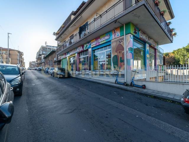 Locale in vendita di 200 m² in Via Villa Glori, 87