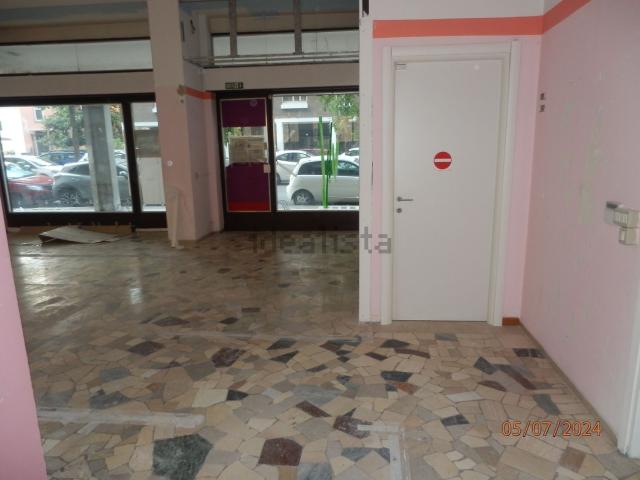 Locale in vendita di 200 m² in Viale Ungheria, 125