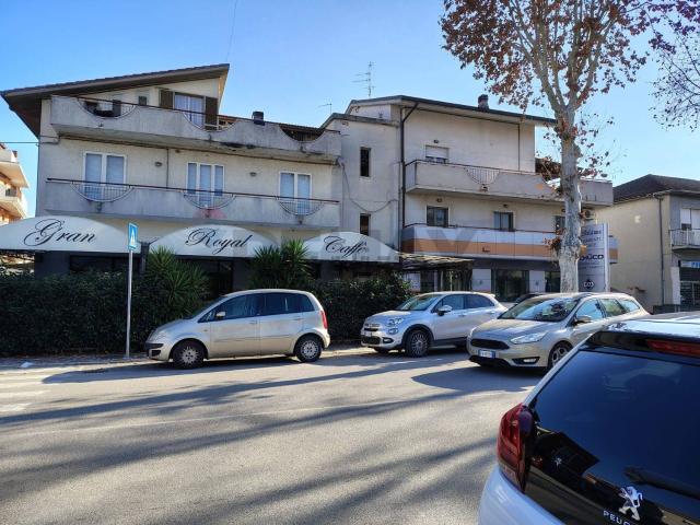Locale in vendita di 200 m² in Viale A. Moro, 117