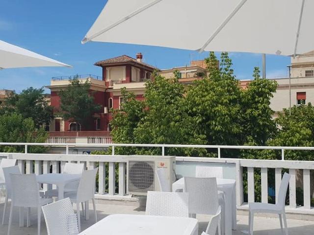 Locale in vendita di 200 m² in Viale della Pineta di Ostia