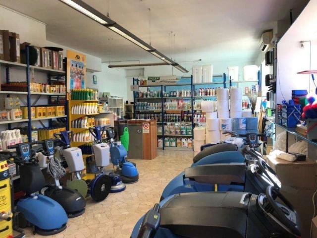 Locale in vendita di 200 m² in Viale G. Trissino, 111