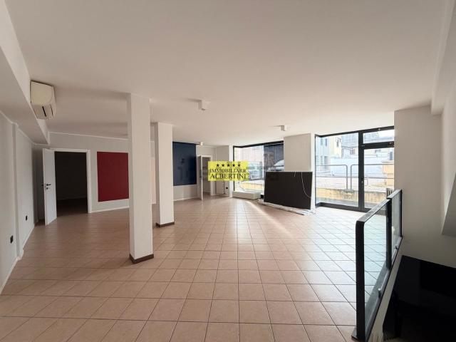 Locale in vendita di 200 m² in Corso Vittorio Emanuele II