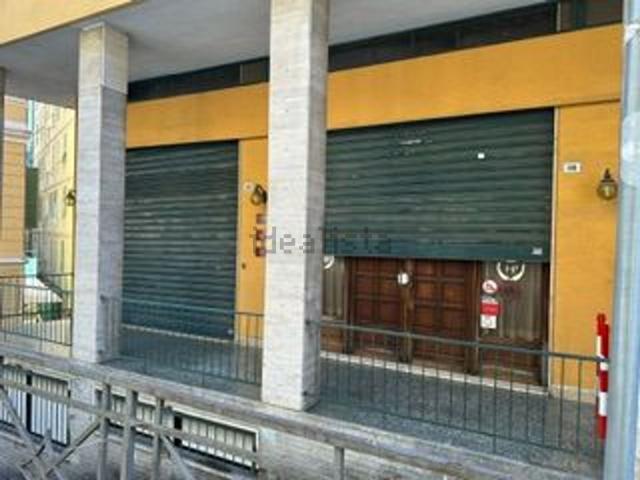 Locale in vendita di 200 m² in Corso degli Inglesi, 116