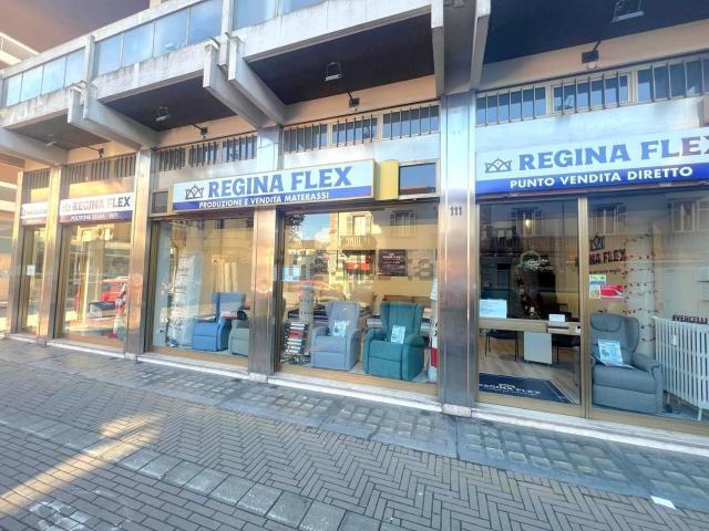 Locale in vendita di 200 m² in Corso Marcello Prestinari, 111