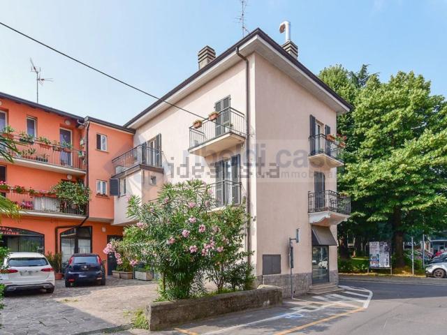 Locale in vendita di 200 m² in Piazza Cesare Battisti, 2