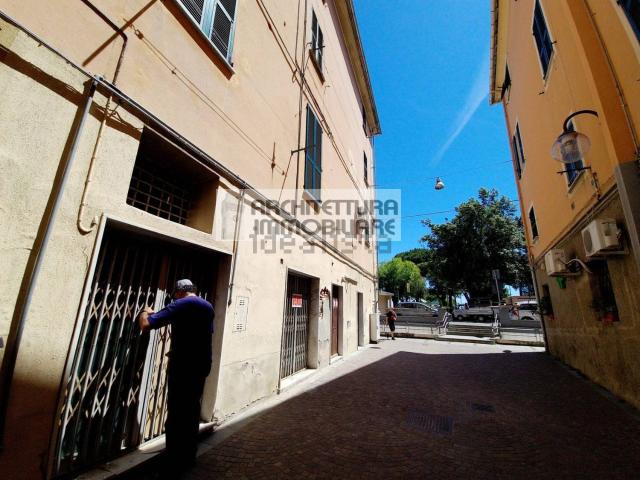 Locale in vendita di 200 m² in Strada Statale 1
