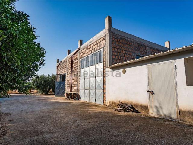Capannone in vendita di 170 m² in Strada Provinciale Porto Clementino