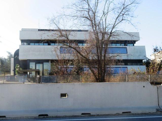 Locale in vendita di 2015 m² in Via Rovereta, 41