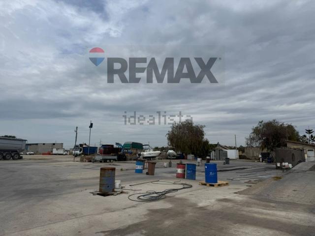 Locale in vendita di 20220 m² in Via Bahama