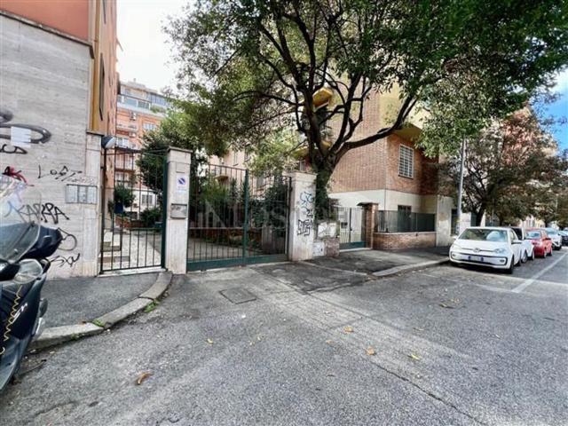 Locale in vendita di 203 m² in Via Montepulciano