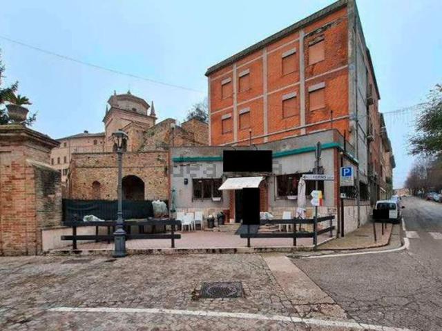 Locale in vendita di 203 m² in Via Peretti