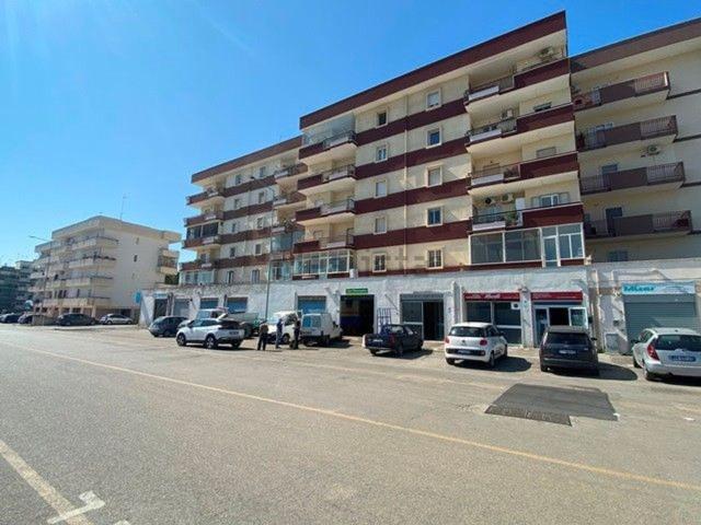 Locale in vendita di 204 m² in Via Madre Teresa di Calcutta