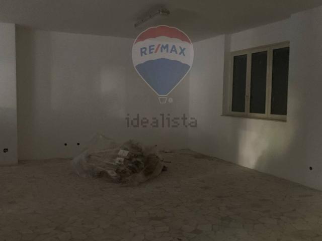 Locale in vendita di 204 m² in Largo Enrico Petrella