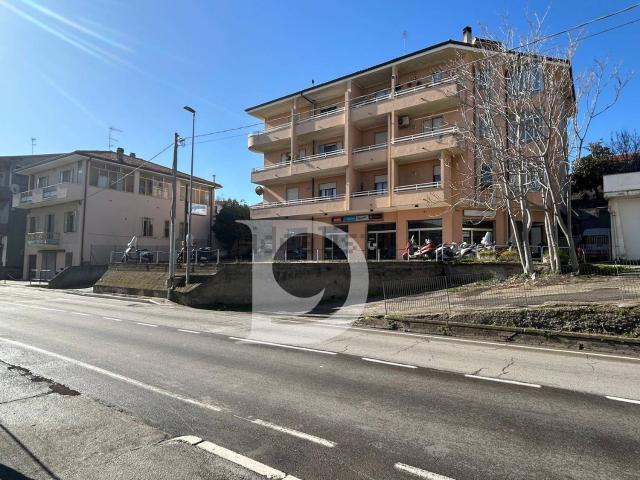 Locale in vendita di 205 m² in Via Adriatica Sud