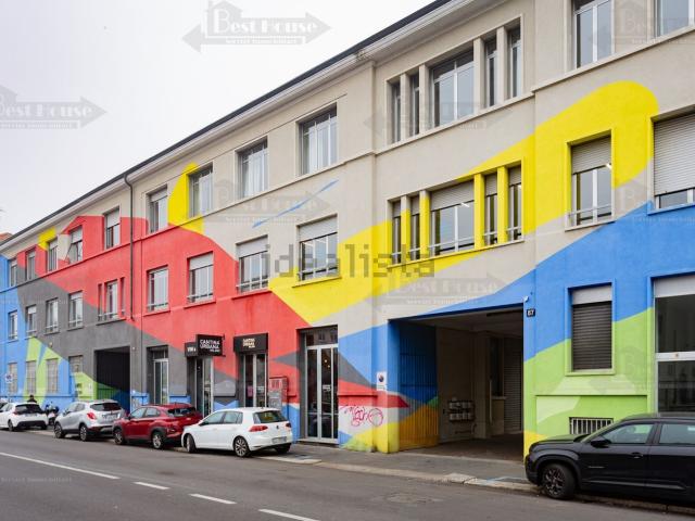 Locale in vendita di 205 m² in Via Ascanio Sforza, 87