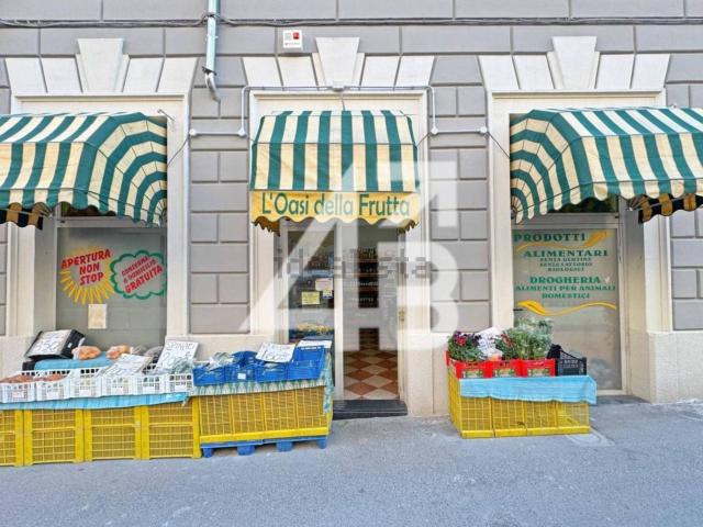 Locale in vendita di 205 m² in Via Donato Bramante, 6