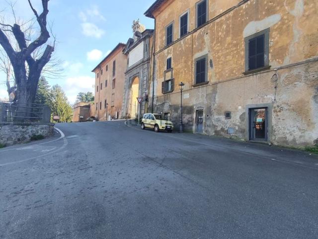 Locale in vendita di 205 m² in Via Lazio