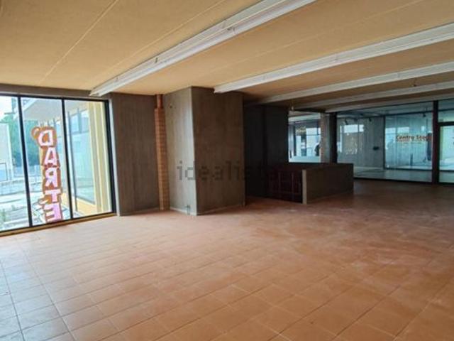 Locale in vendita di 205 m² in Via V. Vecchietti, 2