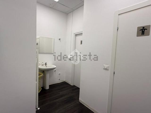 Locale in vendita di 205 m² in Corso Michele Coppino, 42