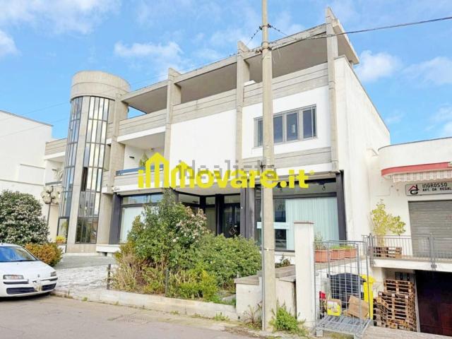 Locale in vendita di 2060 m² in Via Carlo Pisacane, 28