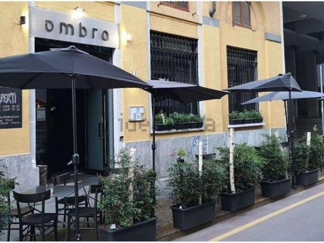 Locale in vendita di 207 m² in Via della Commenda, 35