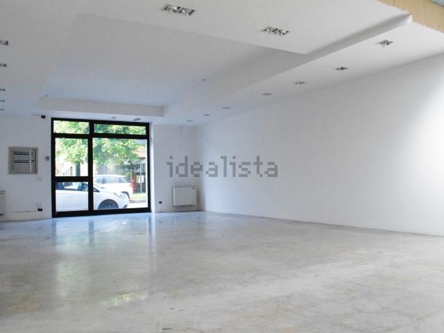 Locale in vendita di 207 m² in Via matteotti