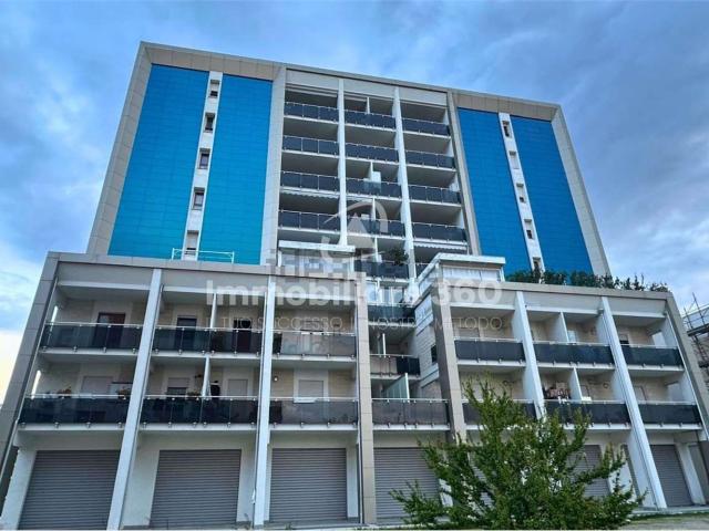 Locale in vendita di 207 m² in Via Pietro Nenni, 42