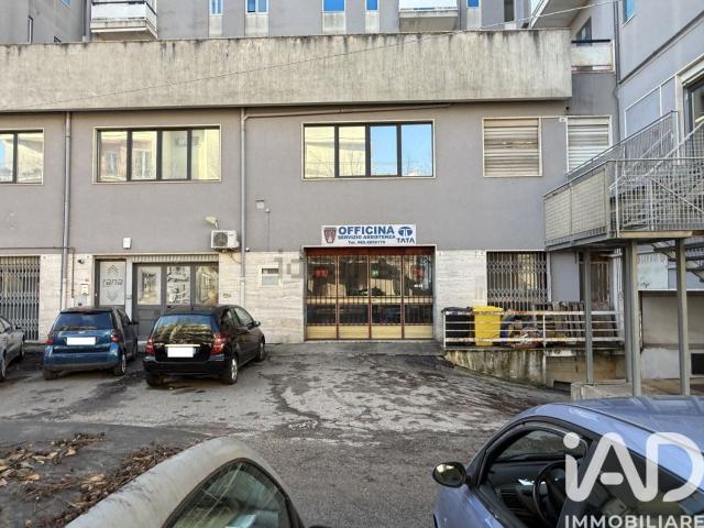 Locale in vendita di 207 m² in Viale Europa