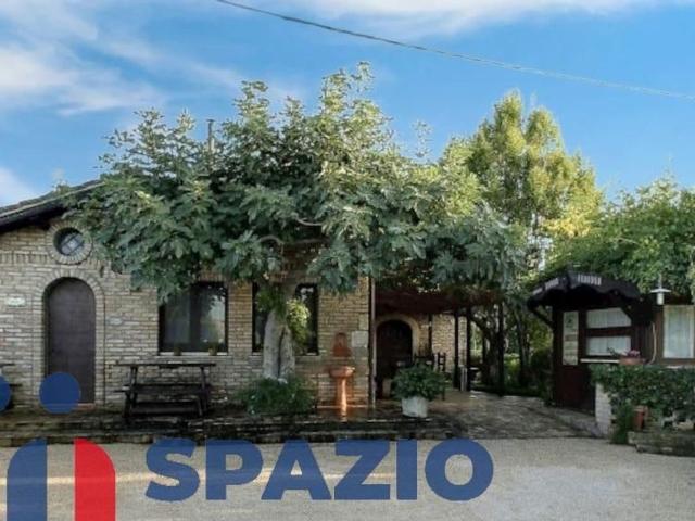 Locale in vendita di 207 m² in Contrada Cerreto, 328